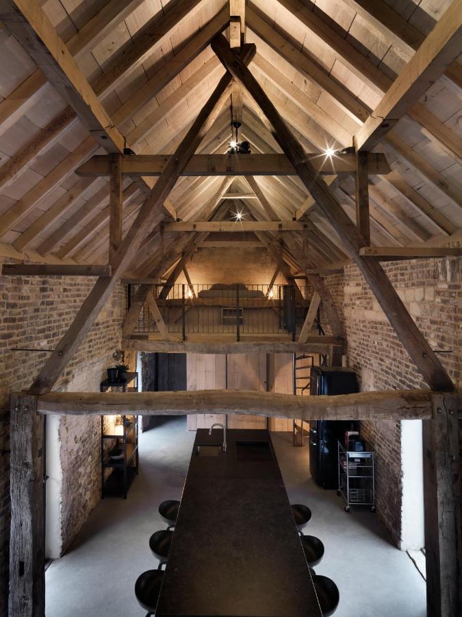 Hoeve Aan De Rand Maastricht Met Natuurzwembad